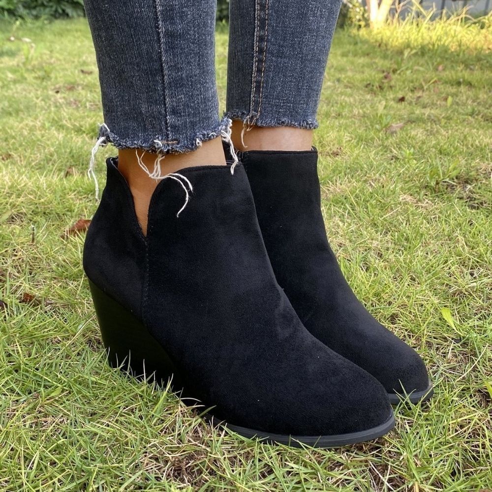 Women's Black Wedge Ankle Faux Suede Boots sz 8